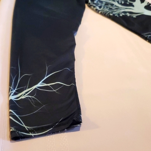 Black and white Lotus Legging yoga pants w branch tree design - Picture 9 of 11